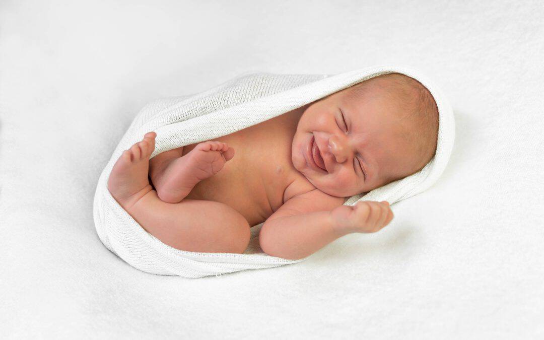 Sitter shoot: het moment waarop je baby net kan zitten